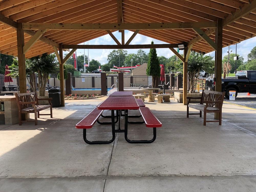 Red Roof Inn Plus+ Birmingham East - Irondale/Airport Екстериор снимка