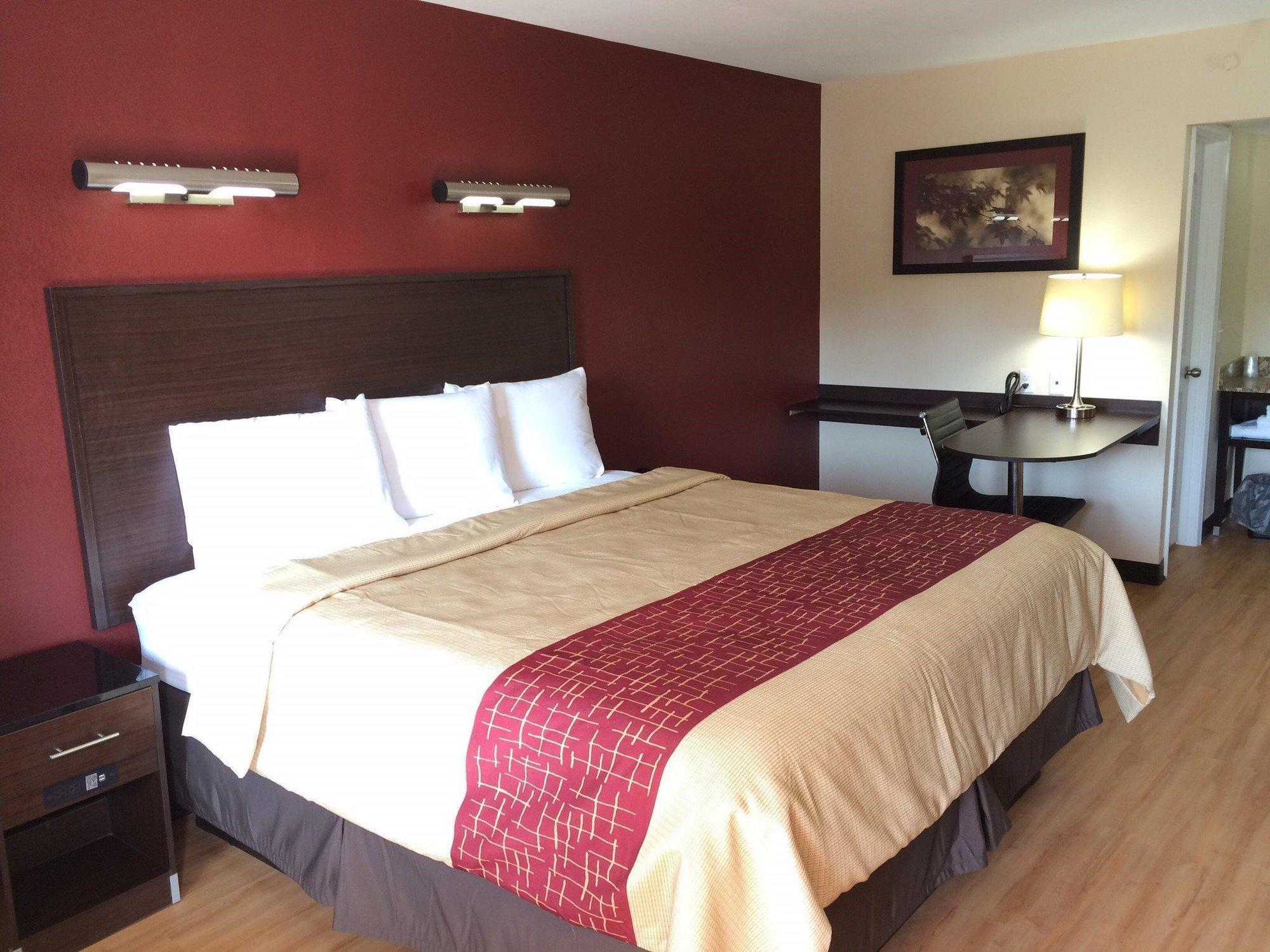 Red Roof Inn Plus+ Birmingham East - Irondale/Airport Екстериор снимка