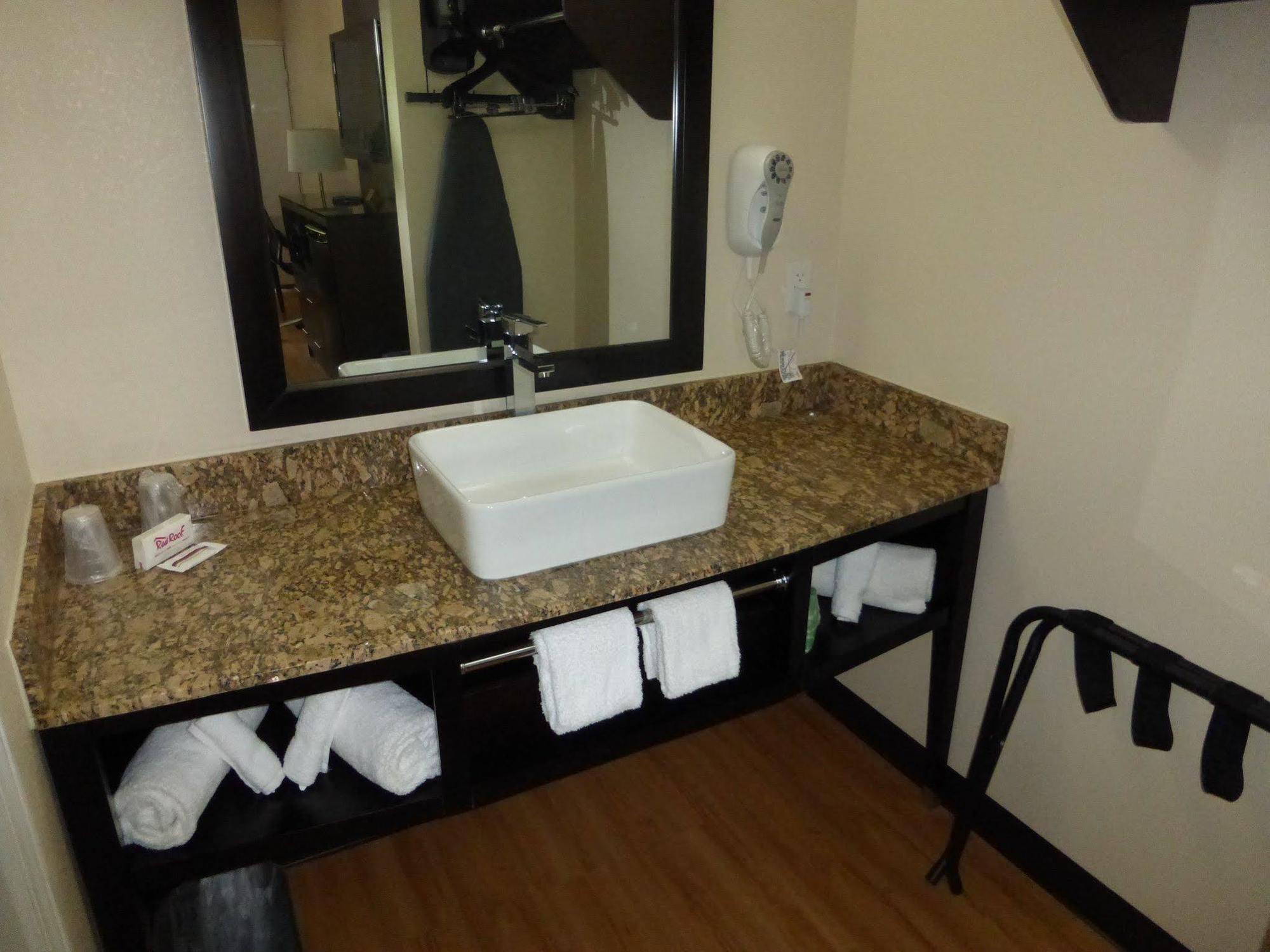 Red Roof Inn Plus+ Birmingham East - Irondale/Airport Екстериор снимка