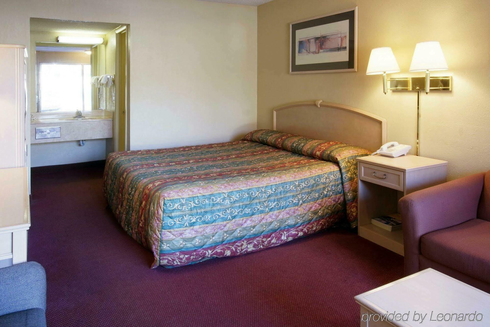 Red Roof Inn Plus+ Birmingham East - Irondale/Airport Екстериор снимка