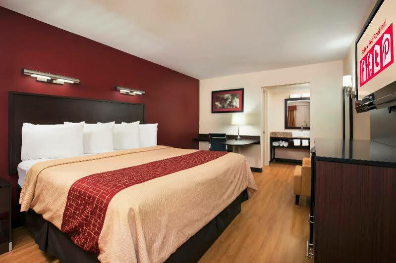 Red Roof Inn Plus+ Birmingham East - Irondale/Airport Екстериор снимка